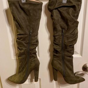 Suede green scrunch boots